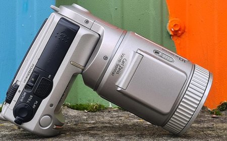 20 సంవత్సరాలు   Sony F505   కెమెరా