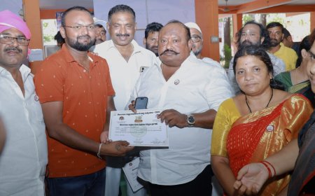 కరీంనగర్ స్మార్ట్ సిటీ ఉత్తమ ఫోటోగ్రాఫర్ గా రవివర్మ కు పురస్కారం