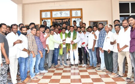 ఎమ్మెల్యే ని కలిసిన యూనియన్ సభ్యులు