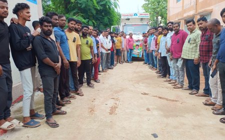 జిల్లా ఫోటోగ్రాపర్ల బలగం మద్య అంత్యక్రియలు