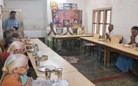 ప్రపంచ ఫోటోగ్రఫీ దినోత్సవ సందర్భంగా అన్నదాన కార్యక్రమం
