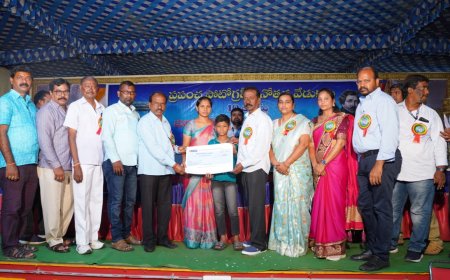 ప్రపంచ ఫోటోగ్రఫీ దినోత్సవ వేడుకల్లో ఆర్ధిక సహాయం అందజేత