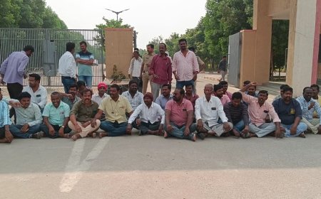 జనగామ కలెక్టర్ ఆఫీస్ ఎదుట వీడియో గ్రాఫర్స్ ధర్నా