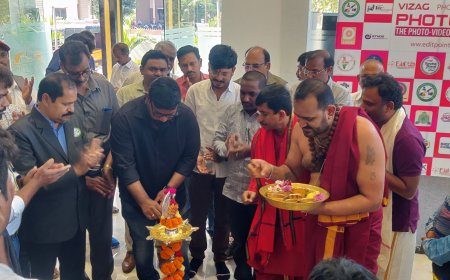 P. G విందా గారి చేతులమీదుగా ఘనంగా  ప్రారంభమైన వైజాగ్ ఫోటోఫినా 2024 ఫోటోగ్రఫీ ఎక్స్పో
