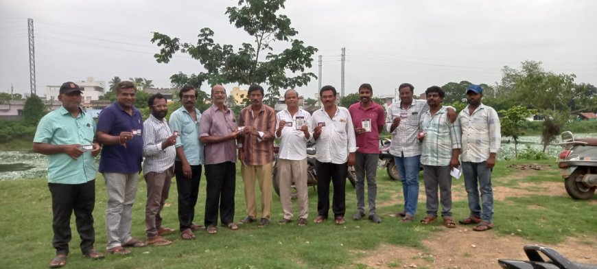 ప్రత్తిపాడు మండల అసోసియేషన్ సభ్యులు కి పోస్టల్ ఇన్సూరెన్స్