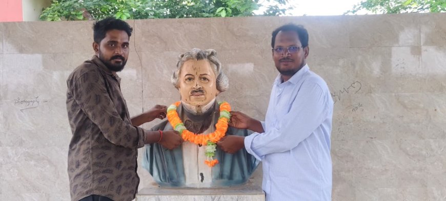 జాతీయ కెమెరా దినోత్సవం సందర్భంగా టి. నరసాపురంలో లూయిస్ డాగురే విగ్రహానికి ఘన నివాళి